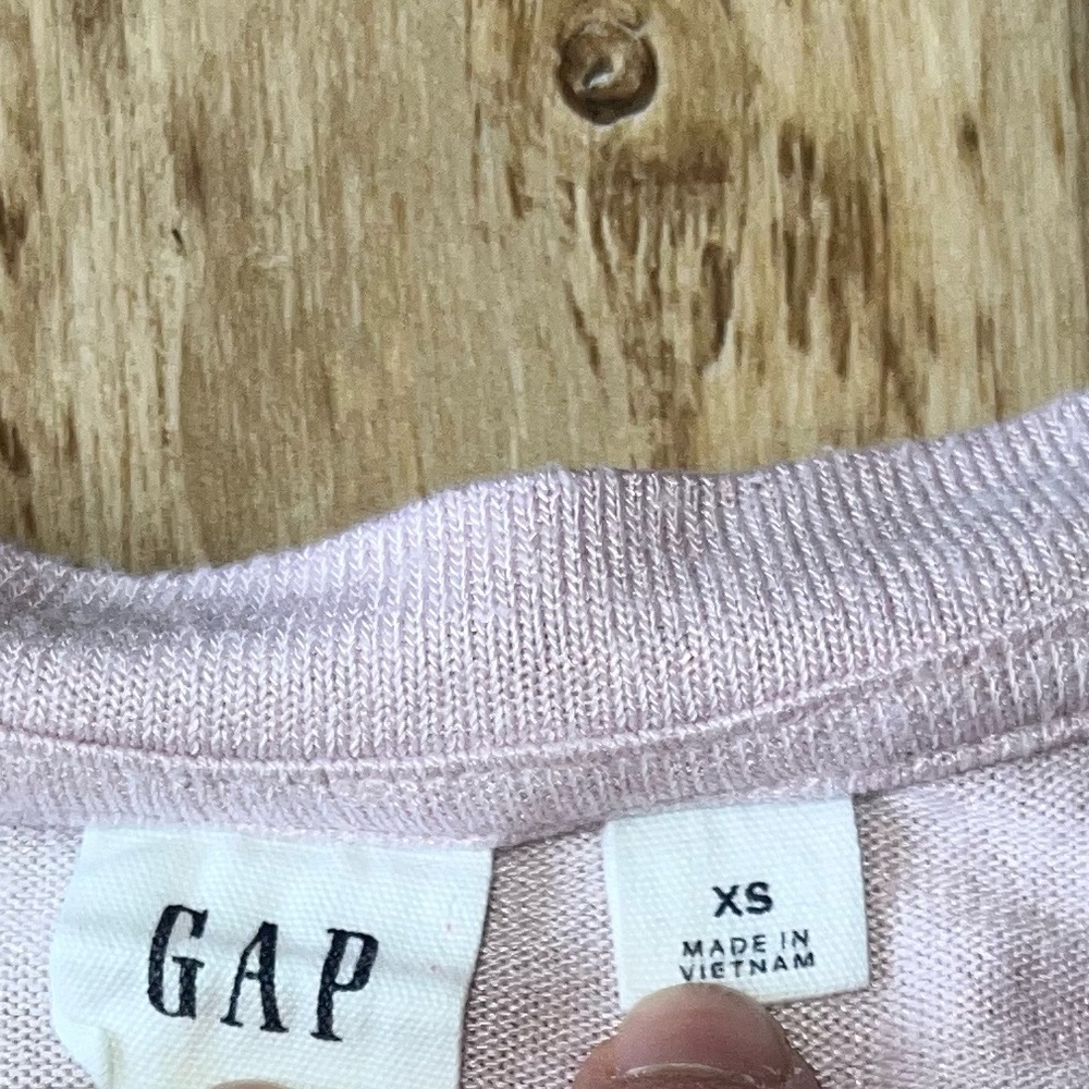 Gap Tee - Picture 2 of 2
